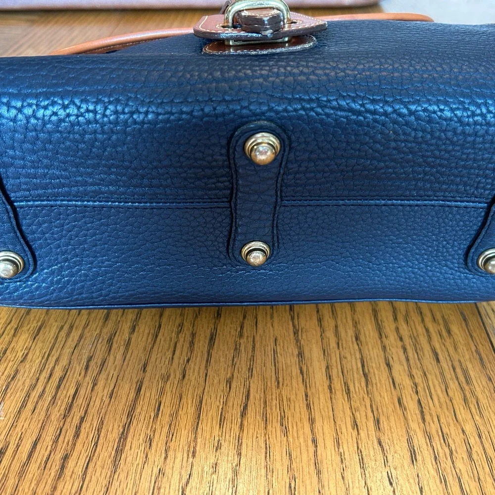 Vintage Dooney & Bourke Black and Tan All-Weather Leather Essex Crossbody Bag - Picture 12 of 16